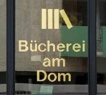 Bild des Fensters der Bcherei am Dom